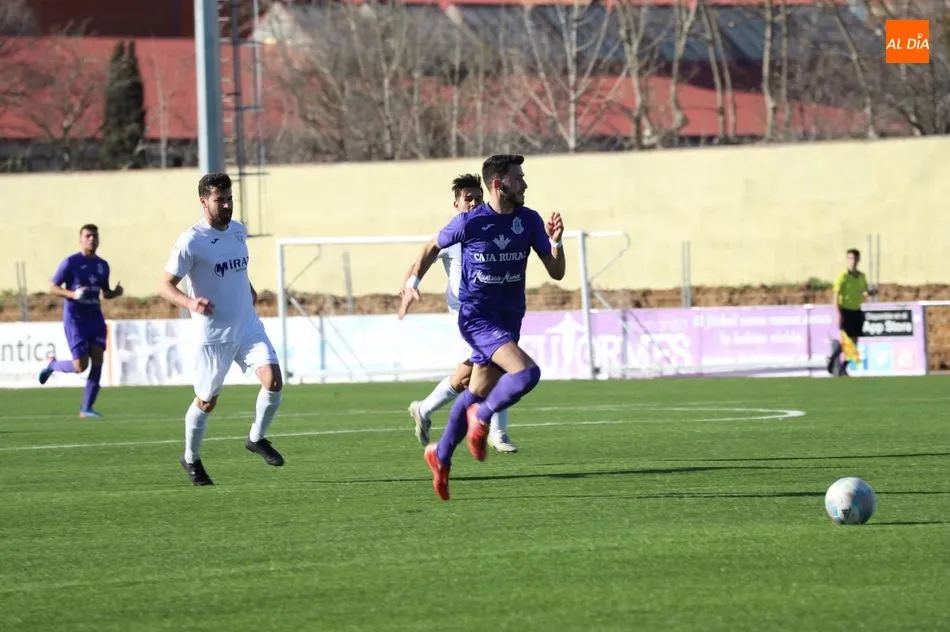 Foto 7 - El B&eacute;jar hace delirar al Mario Emilio tras tumbar a un Pe&ntilde;aranda l&iacute;der en el derbi (3-2)  
