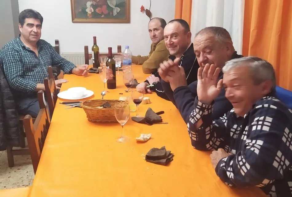 Foto 2 - Cerca de 40 hombres celebran una cena de &lsquo;&Aacute;guedos&rsquo; en El Sahugo  