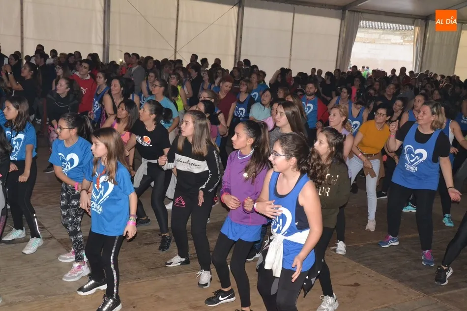 Los cuerpos se aceleran para el Carnaval a ritmo de zumba  