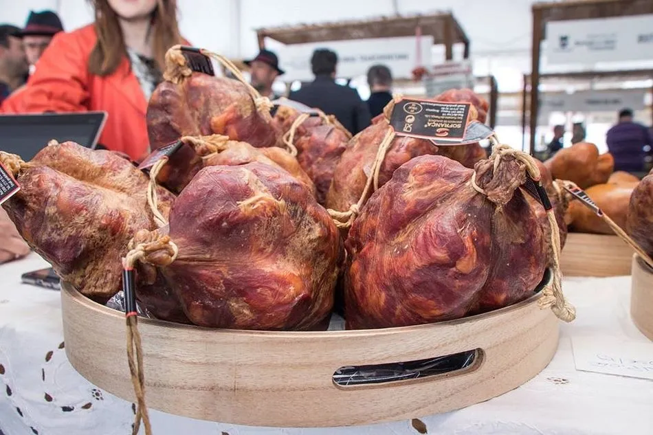 Foto 9 - Sabor y diversi&oacute;n en Bragan&ccedil;a con el Festival del Botillo y el Carnaval de los Caretos  