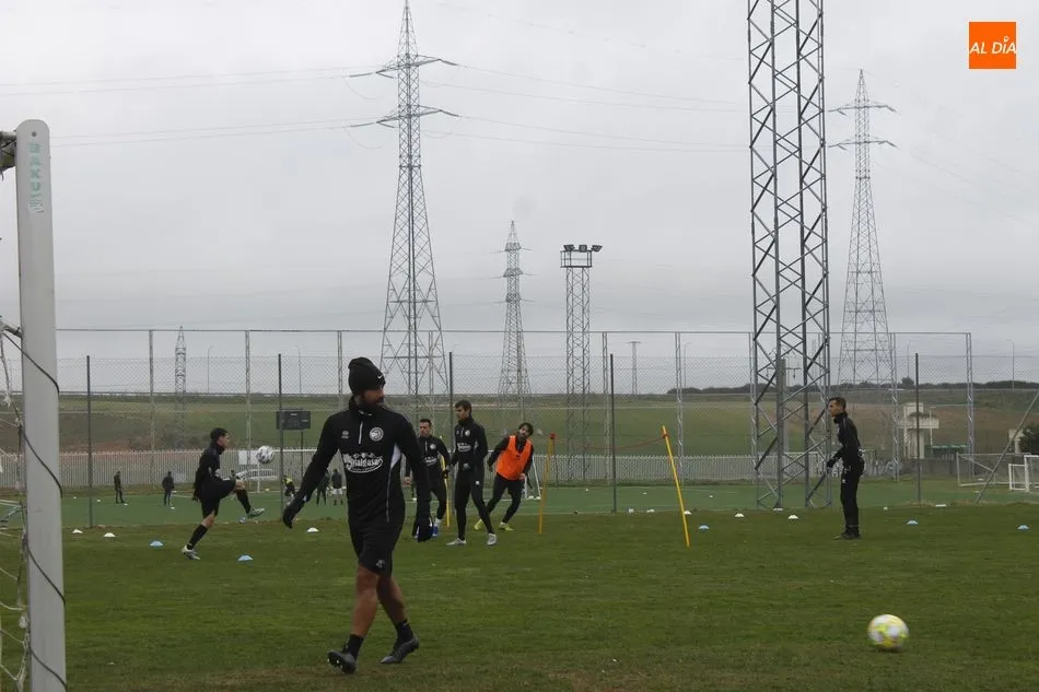 Foto 4 - El Salamanca UDS y Unionistas empiezan a trabajar el derbi&hellip;&nbsp;a escasos metros