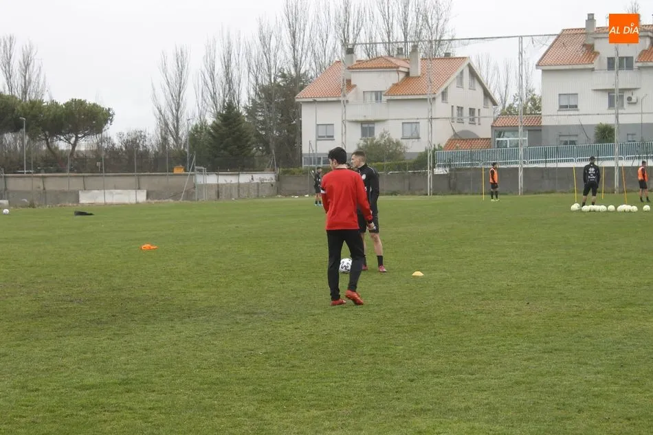Foto 3 - El Salamanca UDS y Unionistas empiezan a trabajar el derbi&hellip;&nbsp;a escasos metros