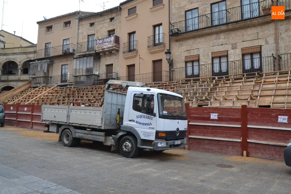 Foto 9 - Ultimado el coso taurino de la Plaza Mayor a falta de peque&ntilde;os retoques  