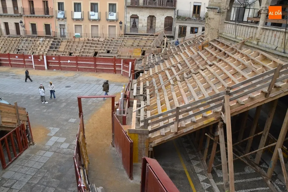 Foto 10 - Ultimado el coso taurino de la Plaza Mayor a falta de peque&ntilde;os retoques  