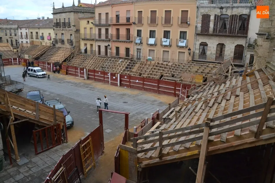 Foto 11 - Ultimado el coso taurino de la Plaza Mayor a falta de peque&ntilde;os retoques  
