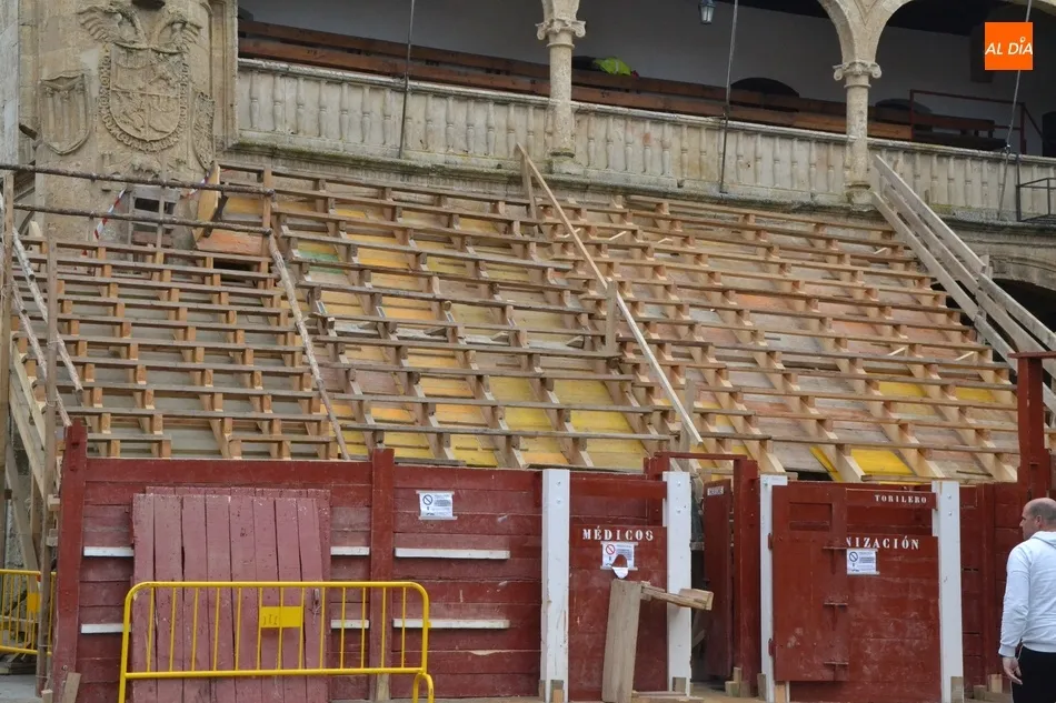 Foto 2 - Ultimado el coso taurino de la Plaza Mayor a falta de peque&ntilde;os retoques  