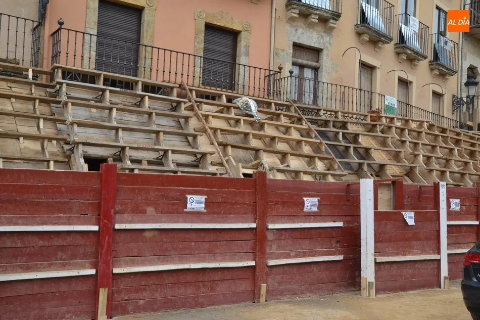 Foto 4 - Ultimado el coso taurino de la Plaza Mayor a falta de peque&ntilde;os retoques  