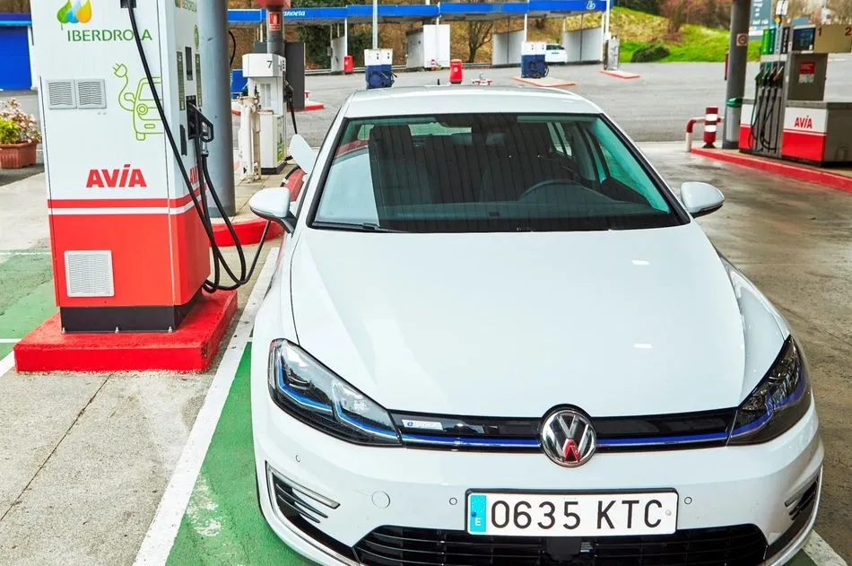 Punto de recarga para vehículo eléctrico. Foto: EP