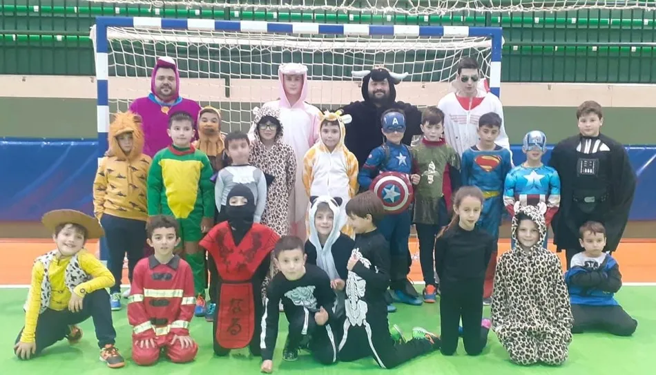 Foto 4 - Conde de Fox&aacute; &lsquo;calienta&rsquo; para los bailes carnavaleros de la mano de los benjamines del III...