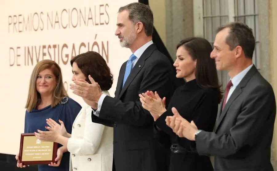 La salmantina Susana Marcos, a la izquierda, tras recibir este galardón. Foto de la Casa Real