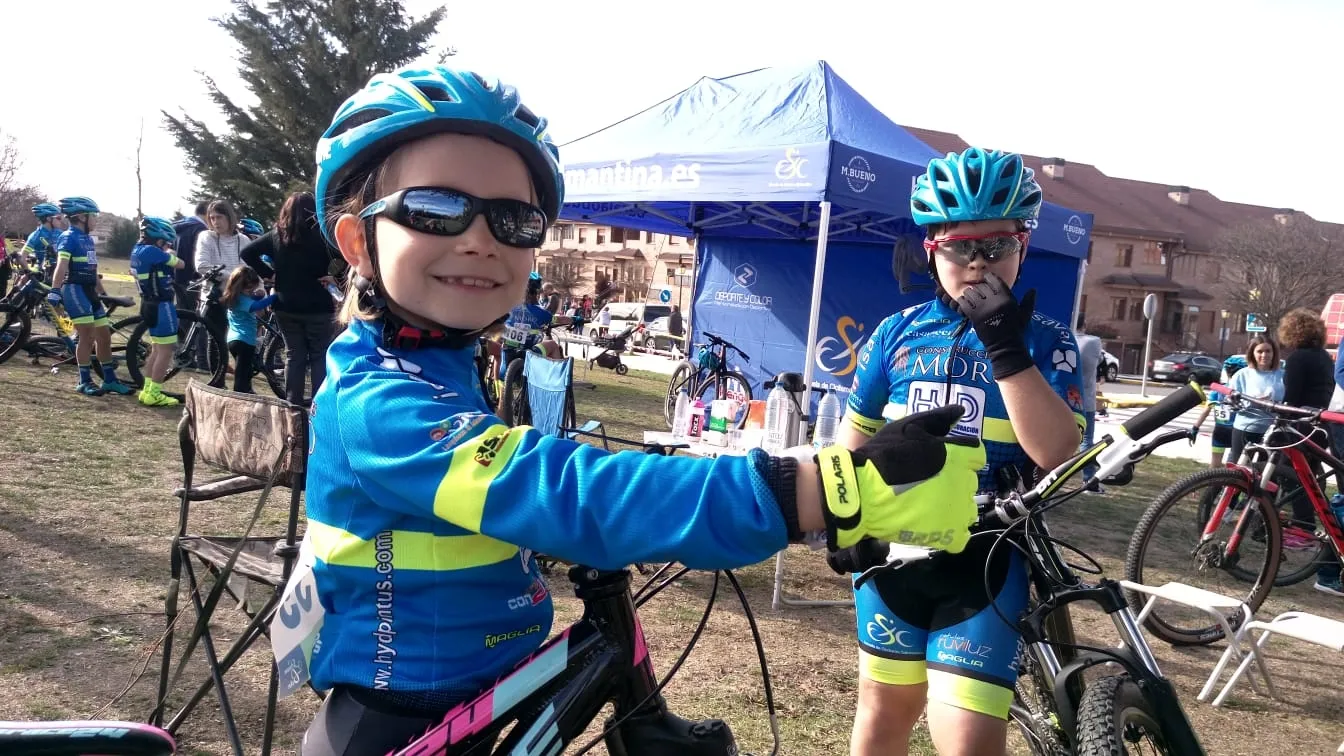 Unos niños de la Escuela