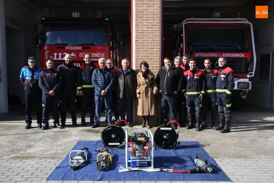 Foto 4 - La Diputaci&oacute;n entrega al Parque de Bomberos de Vitigudino un nuevo equipo de excarcelaci&oacute;n  