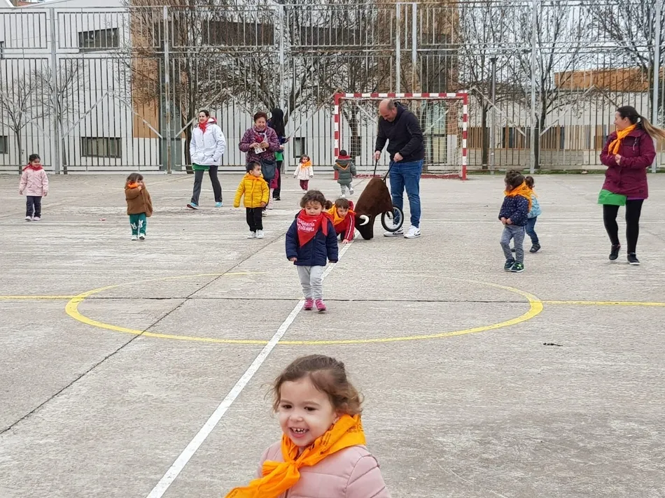 Foto 9 - Los peques de la Escuela Infantil se preparan para el Carnaval capote y muleta en mano  
