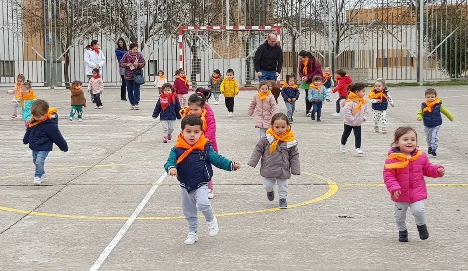 Foto 8 - Los peques de la Escuela Infantil se preparan para el Carnaval capote y muleta en mano  