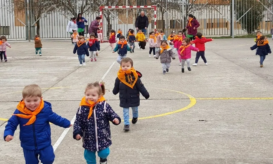 Foto 7 - Los peques de la Escuela Infantil se preparan para el Carnaval capote y muleta en mano  