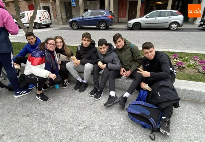 Foto 8 - Manos Unidas reparte m&aacute;s de 1.000 bocadillos ben&eacute;ficos en su tradicional &lsquo;Operaci&oacute;n Bocata&rsquo;