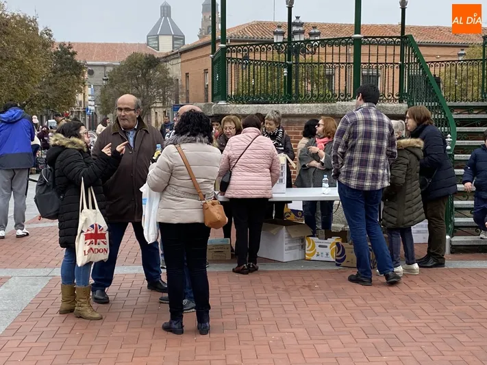 Foto 4 - Manos Unidas reparte m&aacute;s de 1.000 bocadillos ben&eacute;ficos en su tradicional &lsquo;Operaci&oacute;n Bocata&rsquo;