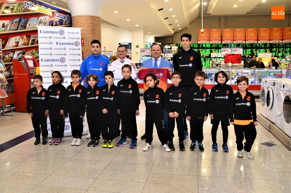 Foto 7 - El Carbajosa presenta a varios de sus equipos por todo lo alto