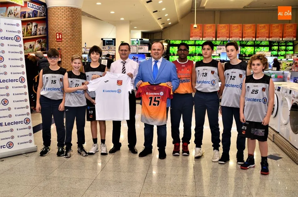 Foto 6 - El Carbajosa presenta a varios de sus equipos por todo lo alto
