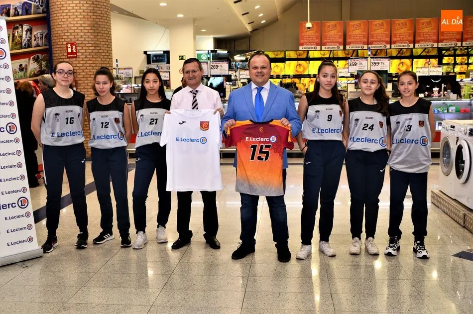 Foto 5 - El Carbajosa presenta a varios de sus equipos por todo lo alto