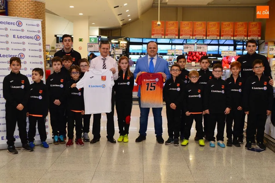 Foto 4 - El Carbajosa presenta a varios de sus equipos por todo lo alto