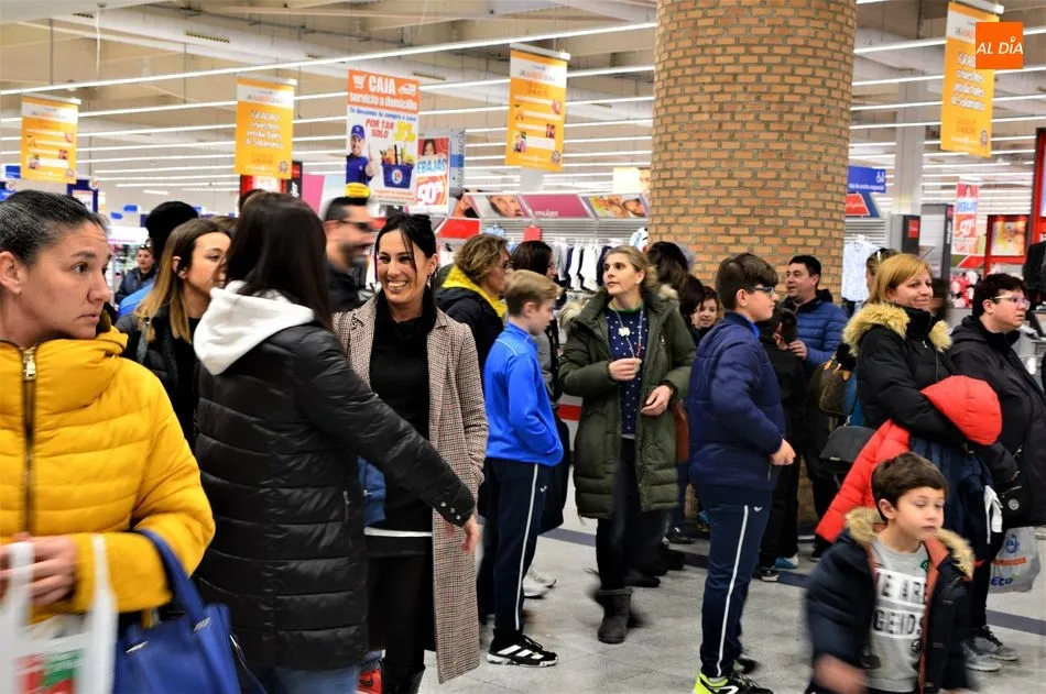 Foto 3 - El Carbajosa presenta a varios de sus equipos por todo lo alto