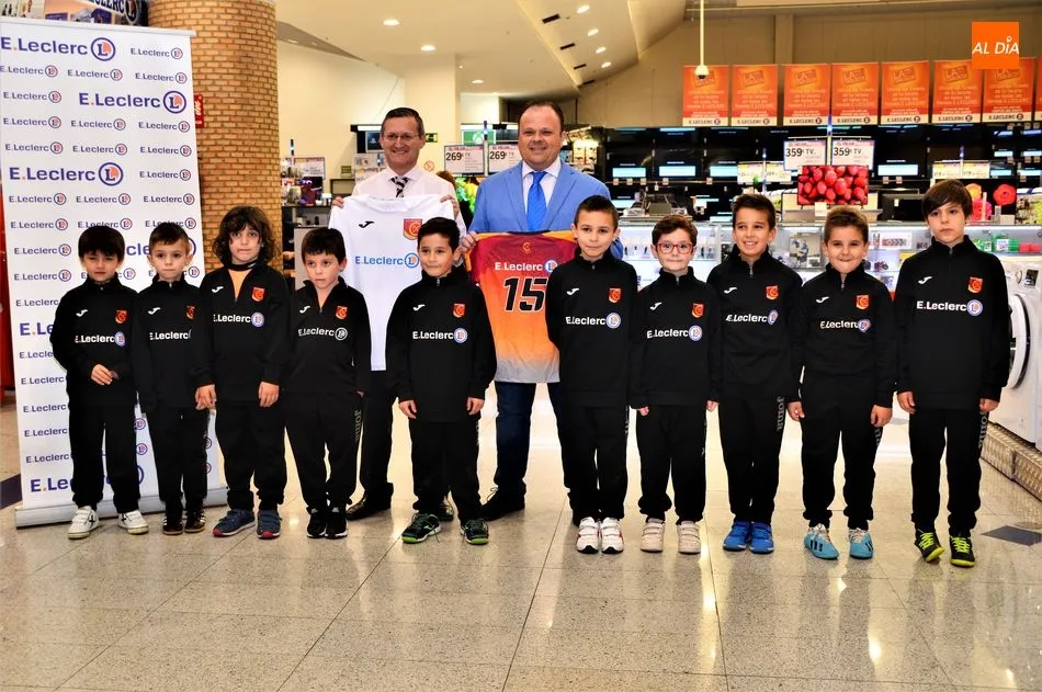 Foto 2 - El Carbajosa presenta a varios de sus equipos por todo lo alto