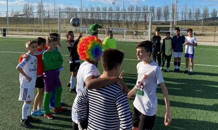 Foto 2 - La base del Ciudad Rodrigo se suma a los entrenamientos disfrazados  