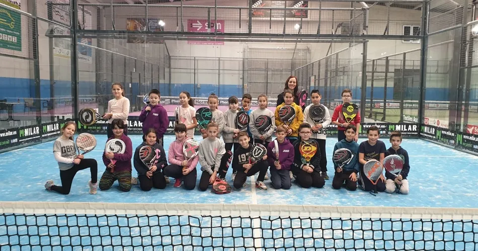 Alumnos del CEIP San Francisco se inician al Pádel  