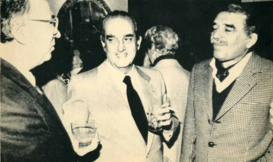 Fernando Morán, en el centro, junto al escritor Gabriel García Márquez. Foto TVE