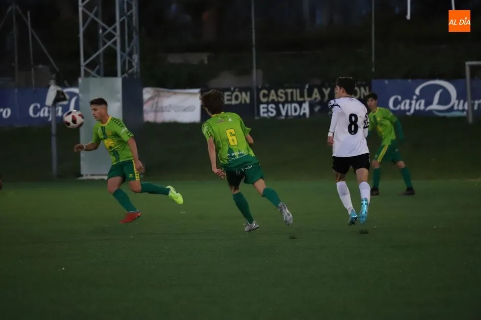 Una acción del derbi del pasado fin de semana / Lydia González