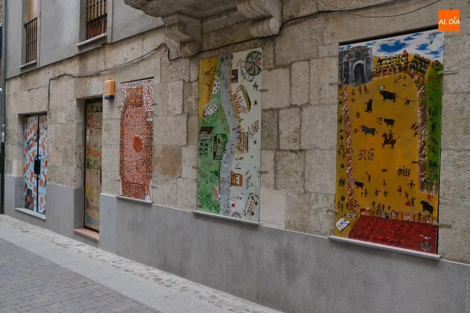 Foto 3 - Los paneles decorativos ya asoman por la calle Madrid, que acoger&aacute; al menos a 4 pe&ntilde;as  