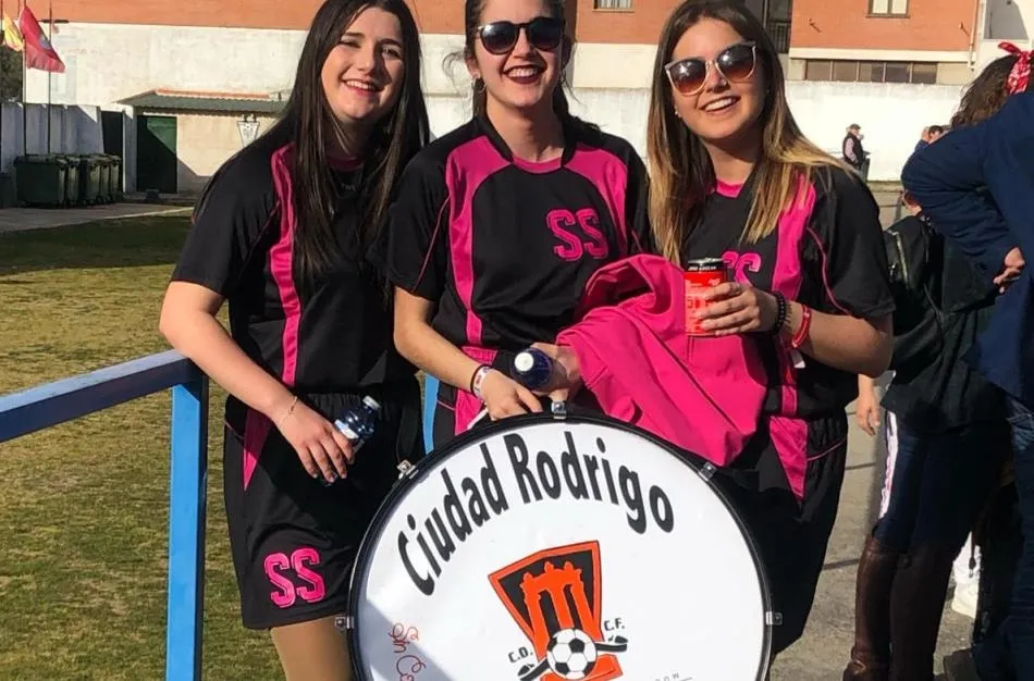 Aficionadas que acudieron el año pasado disfrazadas el Sábado de Carnaval al Francisco Mateos