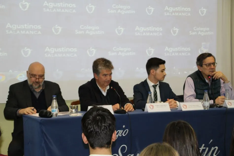 Foto 4 - Mesas redondas, talleres y presentaci&oacute;n del libro &lsquo;Corre el riesgo&rsquo;