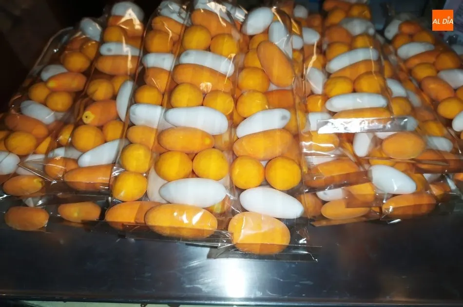 Foto 4 - Pasteler&iacute;a La Teresiana ya comercializa las flores y chochos de Carnaval