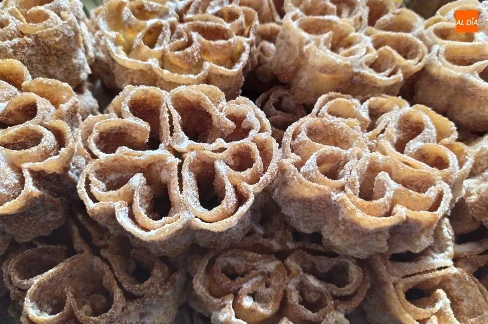 Foto 2 - Pasteler&iacute;a La Teresiana ya comercializa las flores y chochos de Carnaval