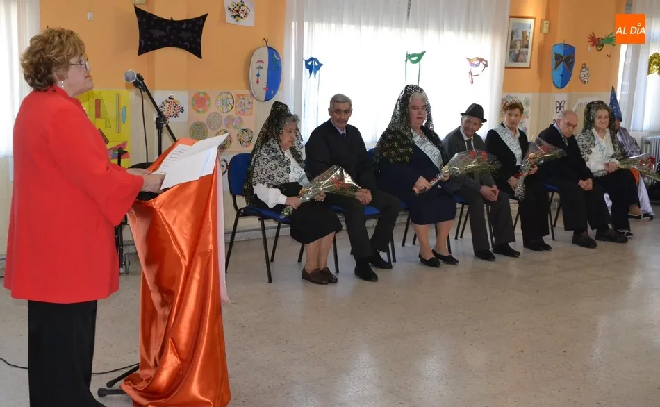 El Carnaval invade la Residencia Mixta con las palabras de Ángela Mateos y la música de AlRojo  