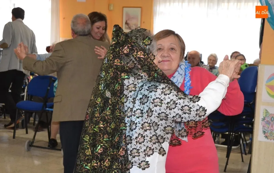 Foto 10 - El Carnaval invade la Residencia Mixta con las palabras de &Aacute;ngela Mateos y la m&uacute;sica de AlRojo  