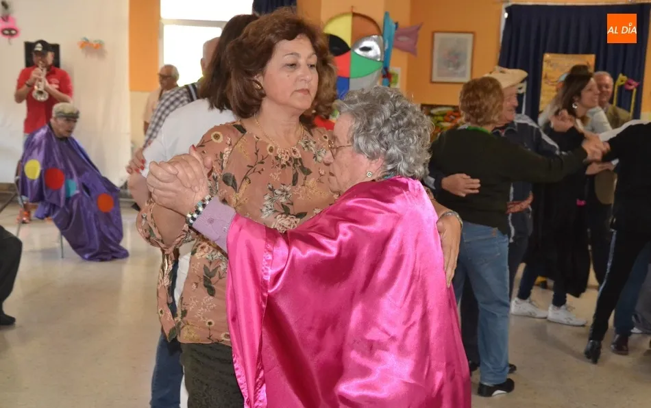 Foto 3 - El Carnaval invade la Residencia Mixta con las palabras de &Aacute;ngela Mateos y la m&uacute;sica de AlRojo  