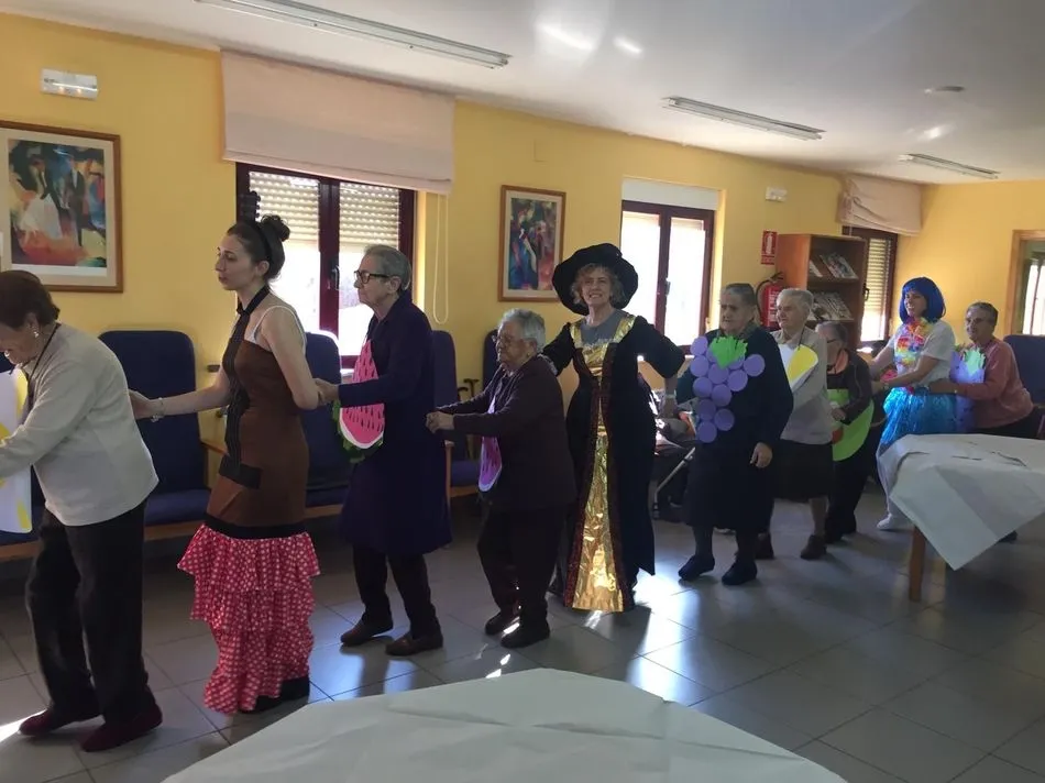 Foto 8 - Los mayores de la residencia municipal de Masueco se adelantan al Carnaval  