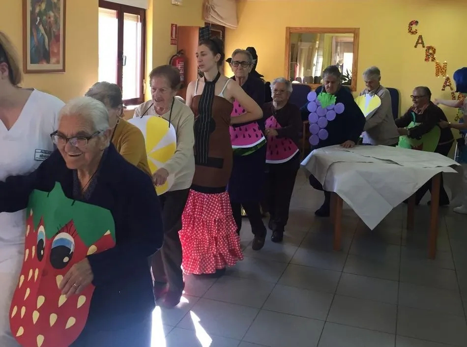 Foto 7 - Los mayores de la residencia municipal de Masueco se adelantan al Carnaval  