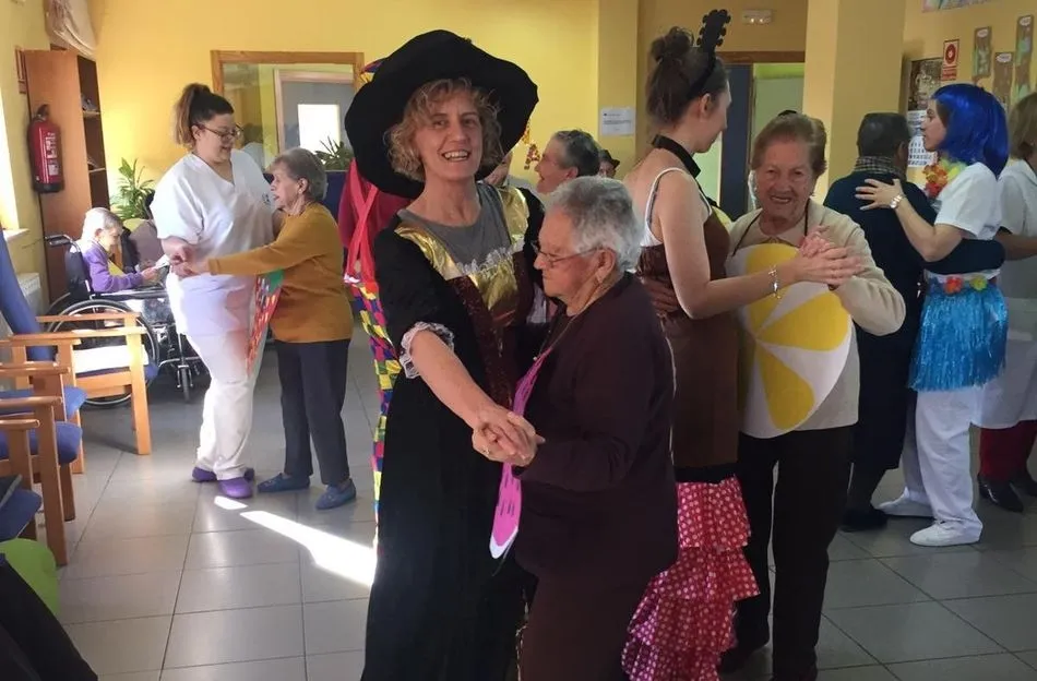 Foto 6 - Los mayores de la residencia municipal de Masueco se adelantan al Carnaval  