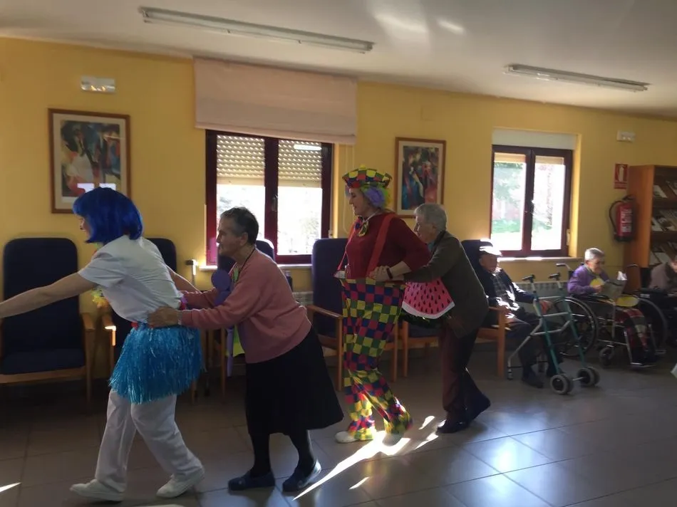 Foto 3 - Los mayores de la residencia municipal de Masueco se adelantan al Carnaval  