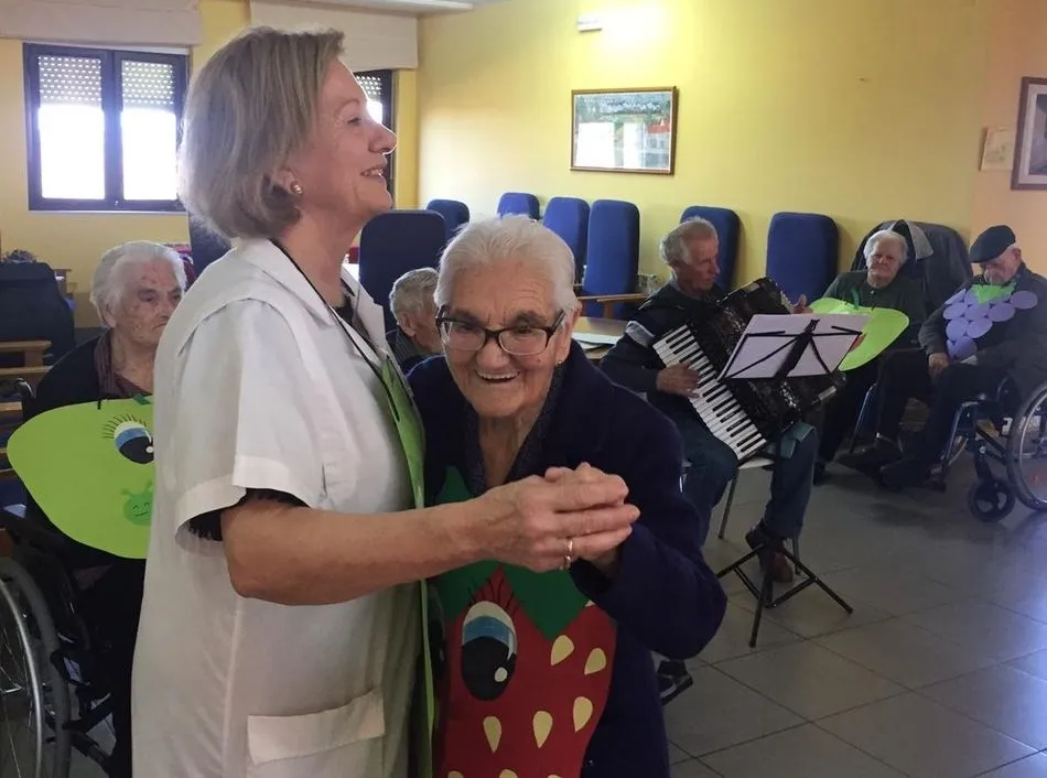 Foto 2 - Los mayores de la residencia municipal de Masueco se adelantan al Carnaval  