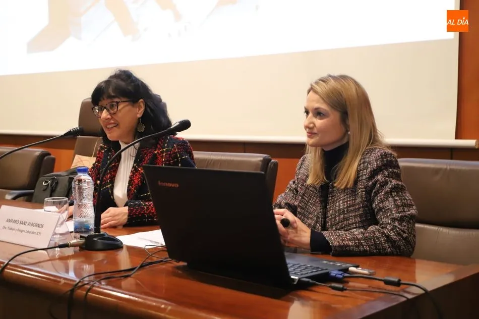 Foto 2 - &lsquo;&Eacute;poca de cambio o cambio de &eacute;poca&rsquo;, interesante conferencia impartida por Amparo Sanz  