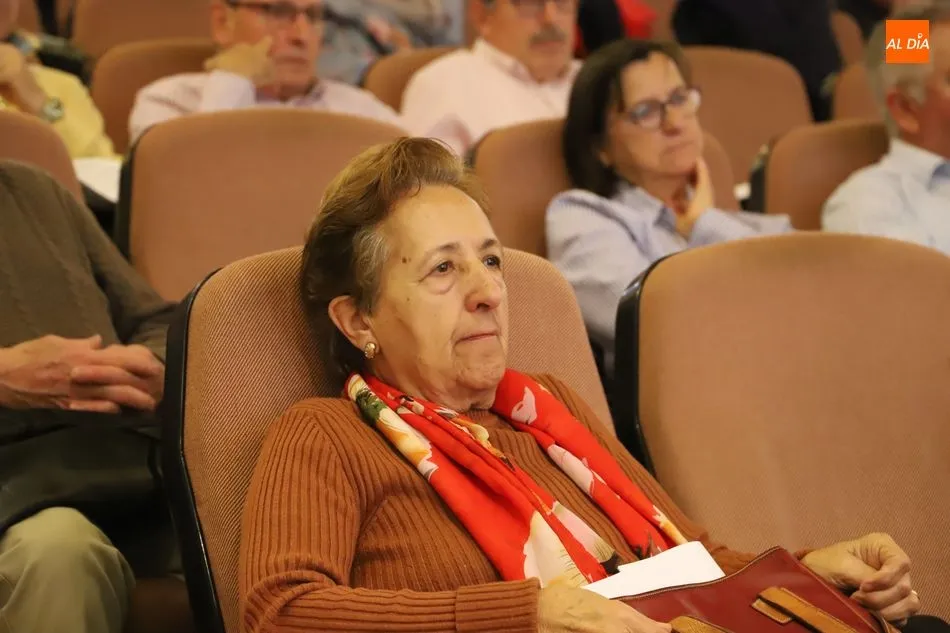 Foto 9 - &lsquo;&Eacute;poca de cambio o cambio de &eacute;poca&rsquo;, interesante conferencia impartida por Amparo Sanz  