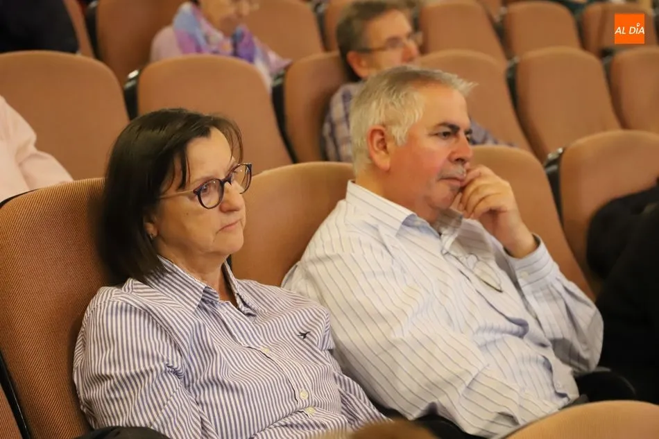 Foto 6 - &lsquo;&Eacute;poca de cambio o cambio de &eacute;poca&rsquo;, interesante conferencia impartida por Amparo Sanz  