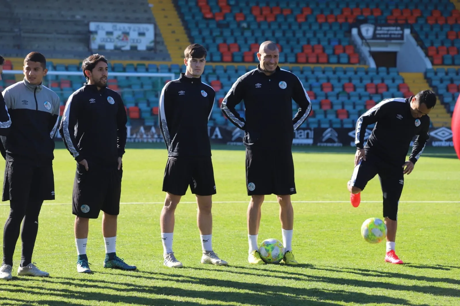 Aguilar y Edwin, separados por Mati y Chatón, en el Helmántico