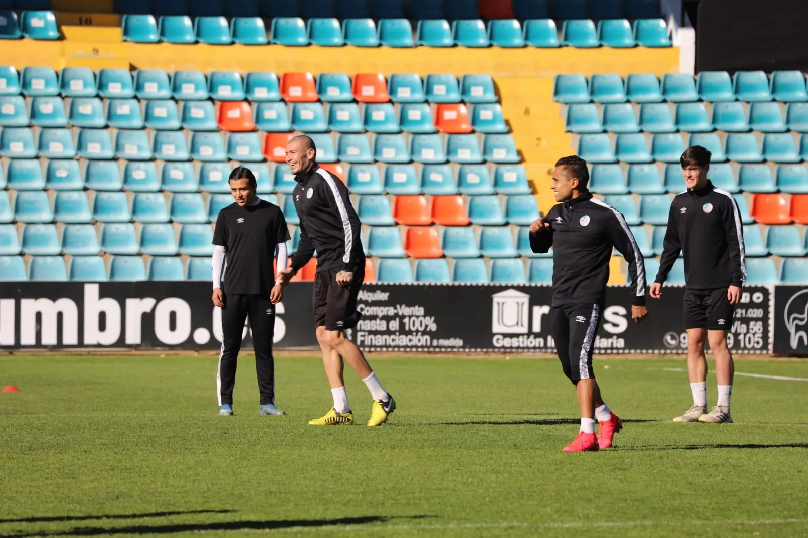 Foto 5 - Edwin Hern&aacute;ndez y Diego Aguilar ya entrenan con el Salamanca UDS a las &oacute;rdenes de Due&ntilde;as