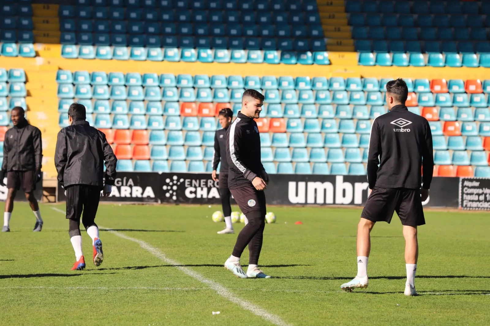 Foto 3 - Edwin Hern&aacute;ndez y Diego Aguilar ya entrenan con el Salamanca UDS a las &oacute;rdenes de Due&ntilde;as